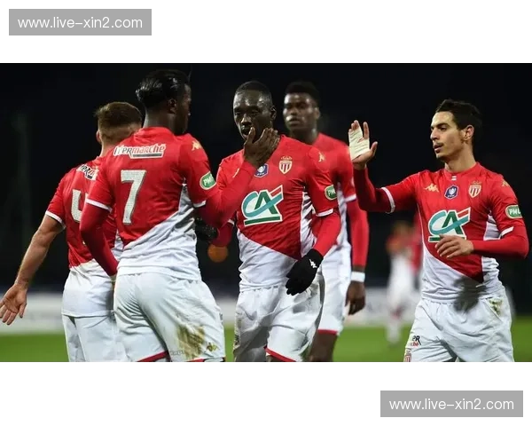 巅峰对决:摩纳哥的红白浪漫与斯特拉斯堡的钢铁洪流,谁能主宰路易二世体育场?